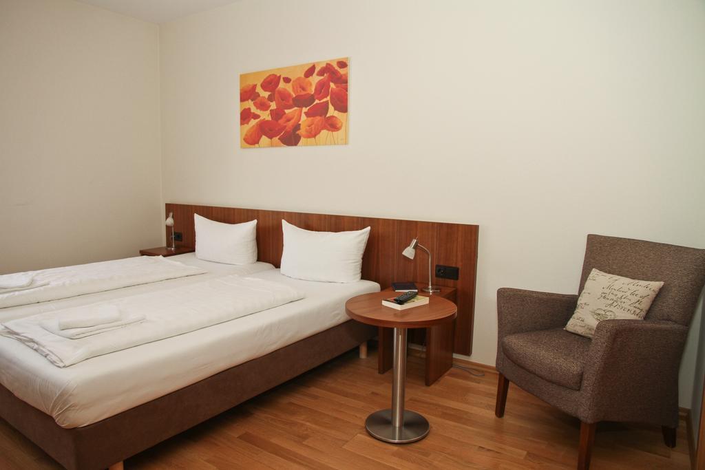 Landgasthof Zur Sonne I Hotel & Restaurant Neuburg am Rhein 客房 照片