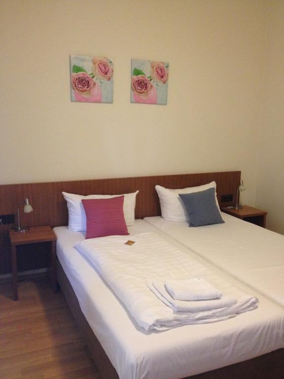 Landgasthof Zur Sonne I Hotel & Restaurant Neuburg am Rhein 外观 照片