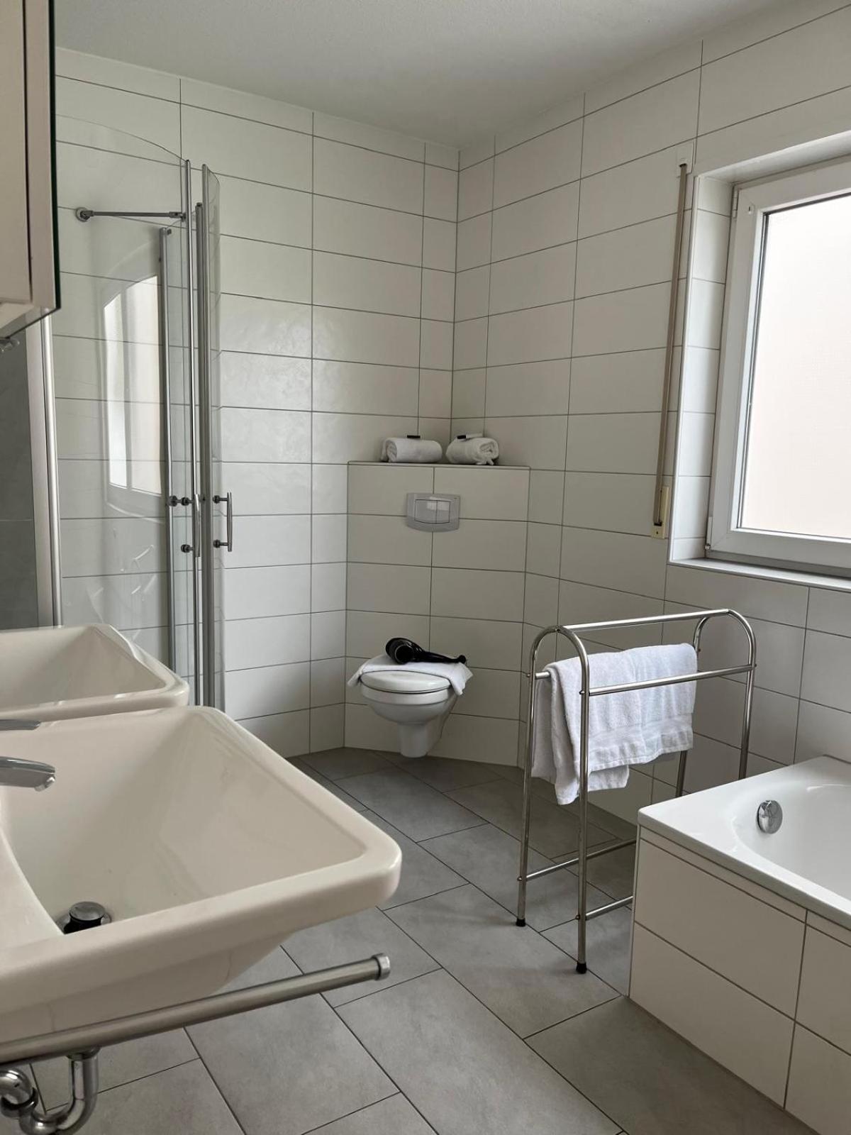Landgasthof Zur Sonne I Hotel & Restaurant Neuburg am Rhein 外观 照片