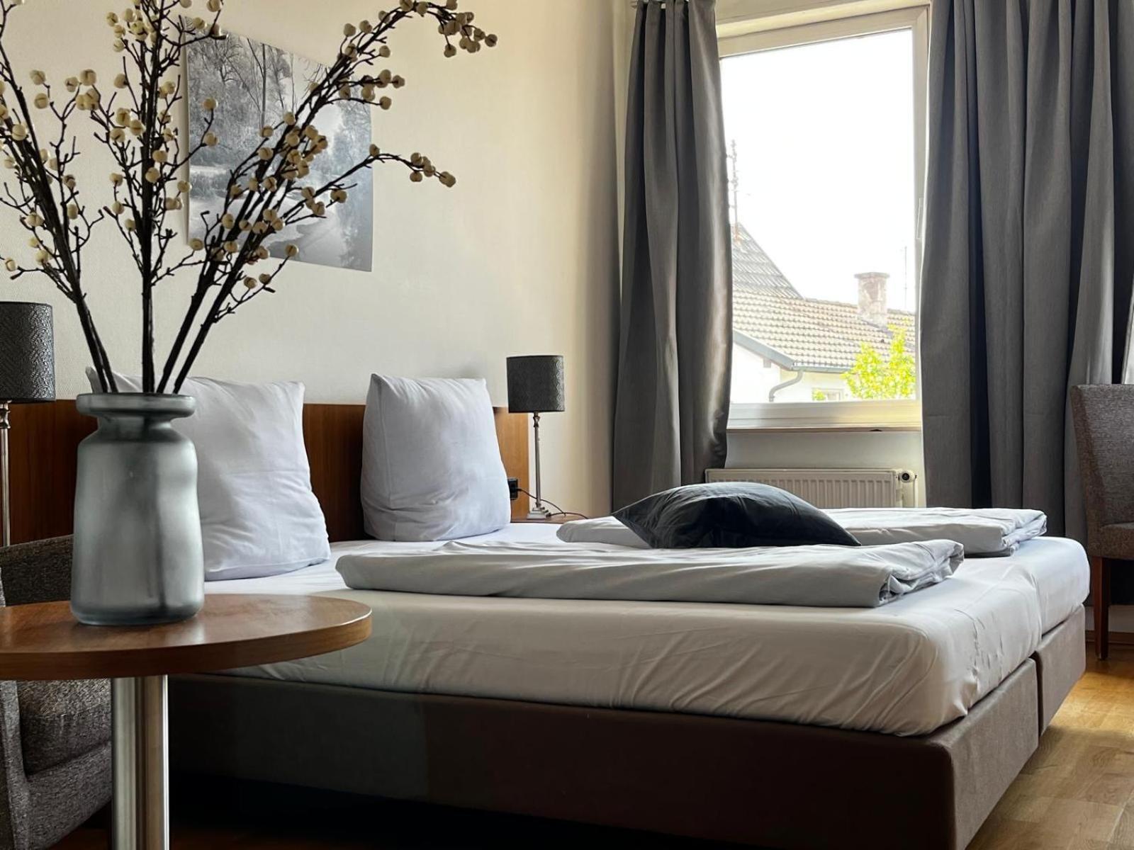 Landgasthof Zur Sonne I Hotel & Restaurant Neuburg am Rhein 外观 照片