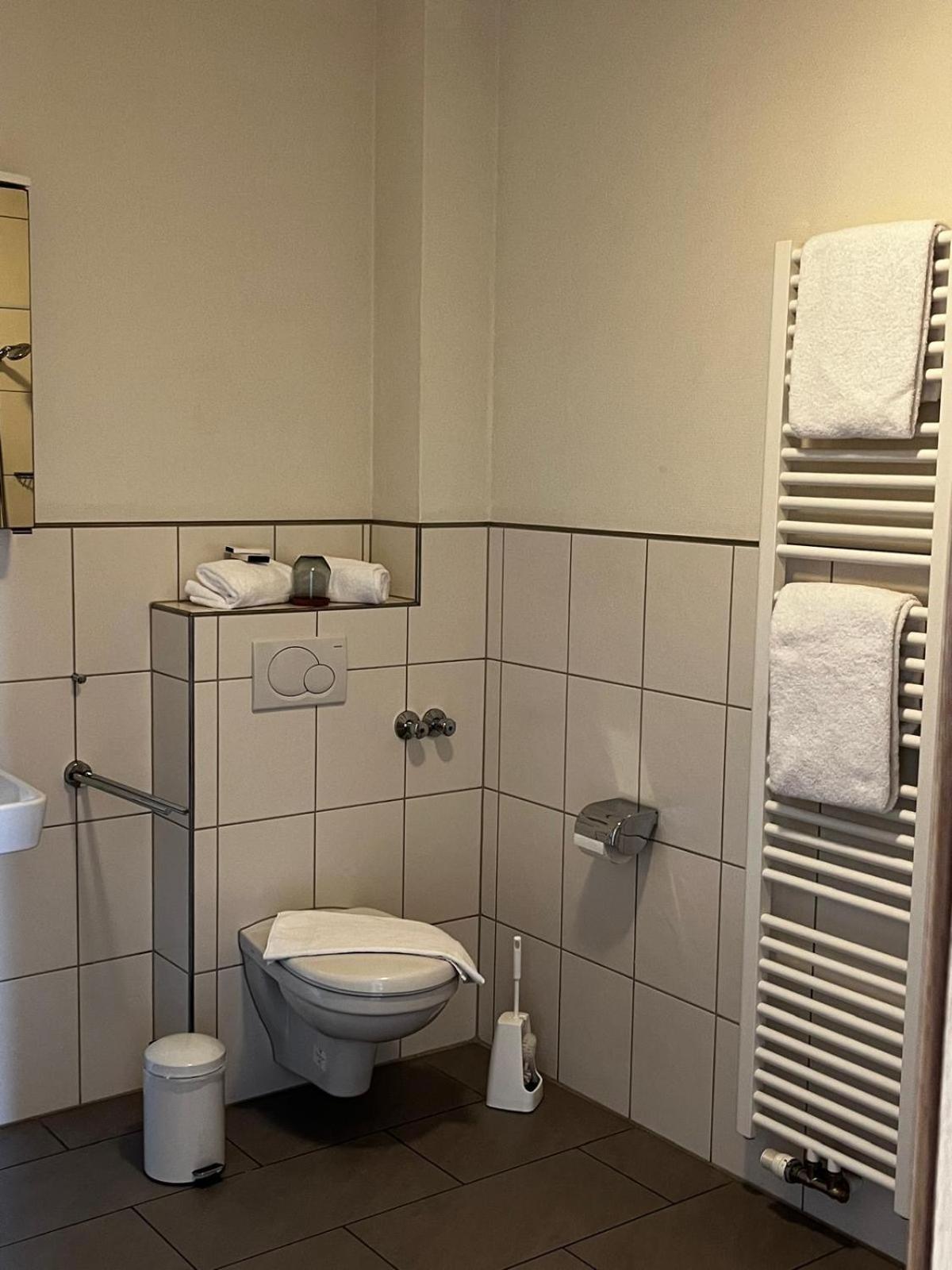 Landgasthof Zur Sonne I Hotel & Restaurant Neuburg am Rhein 外观 照片