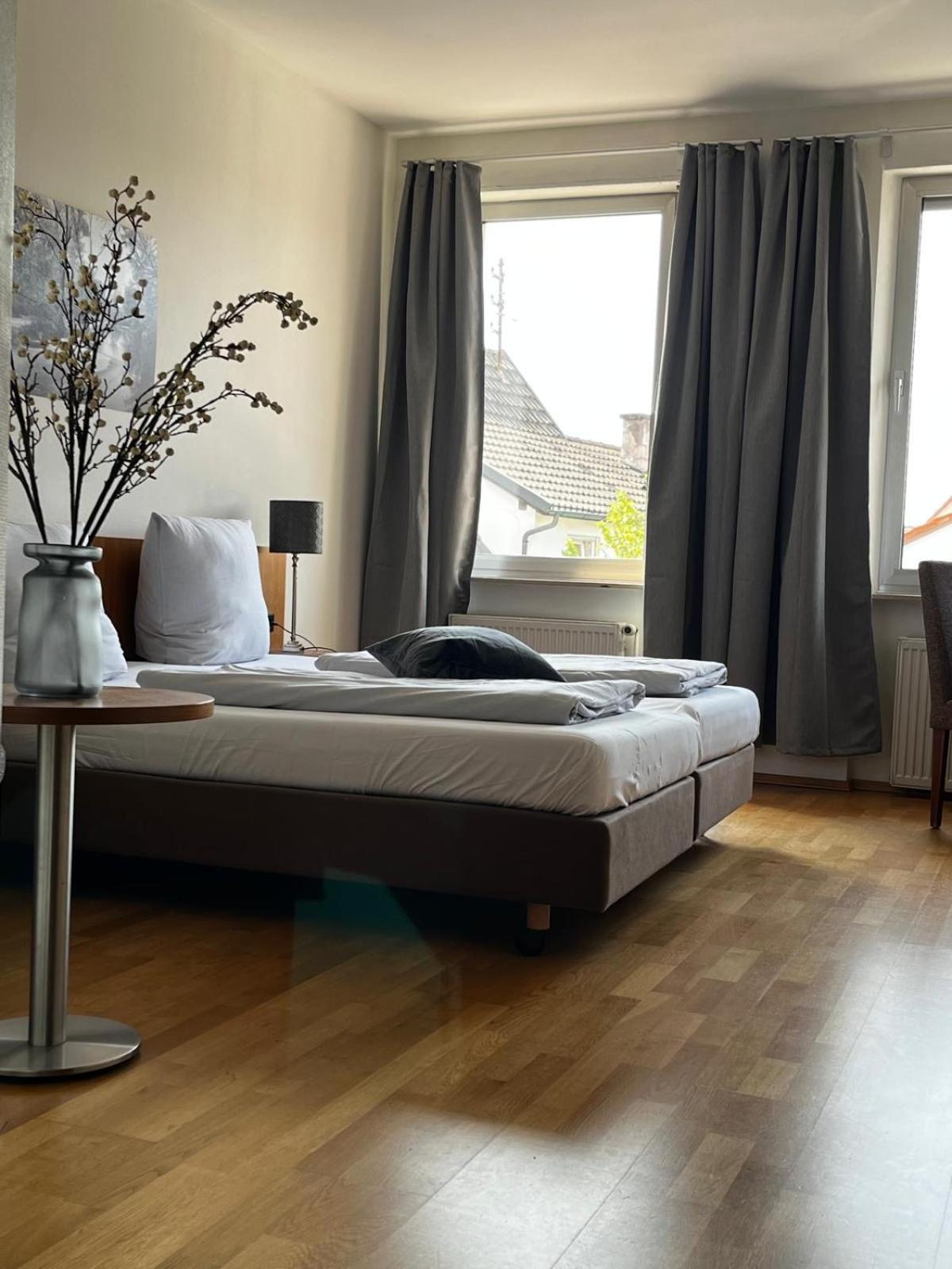 Landgasthof Zur Sonne I Hotel & Restaurant Neuburg am Rhein 外观 照片
