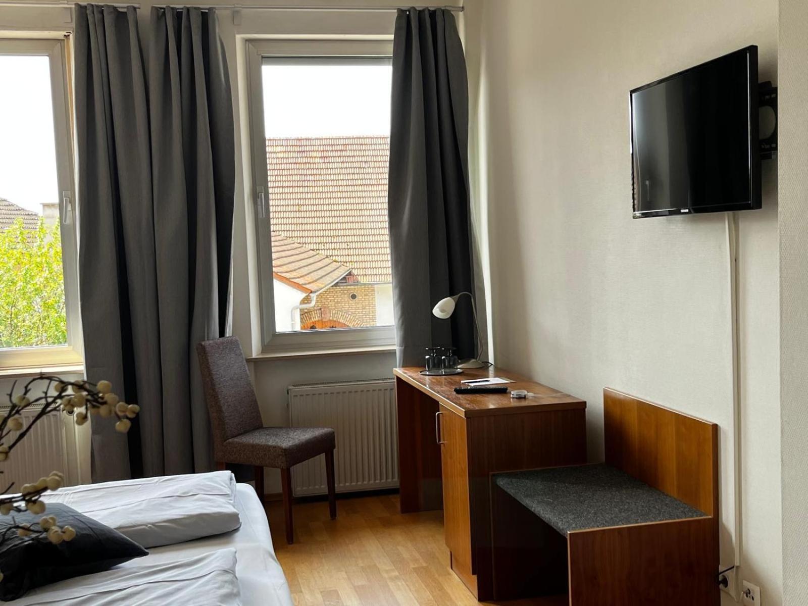 Landgasthof Zur Sonne I Hotel & Restaurant Neuburg am Rhein 外观 照片