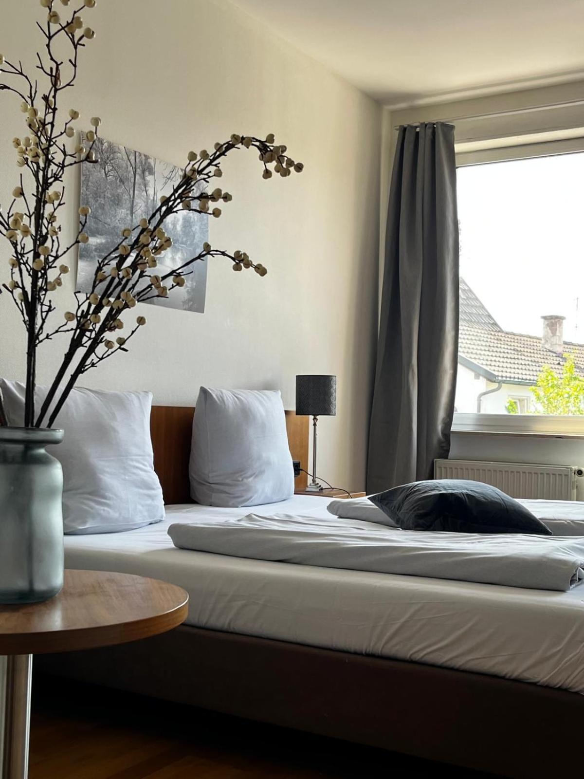 Landgasthof Zur Sonne I Hotel & Restaurant Neuburg am Rhein 外观 照片